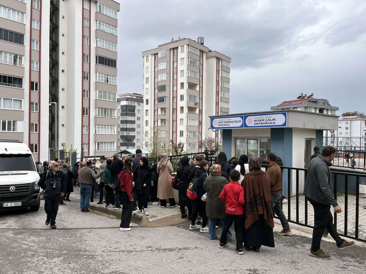 9 kişiye mezar olan Ayser Çalık Ortaokulu, yeni binasında eğitime başladı 12